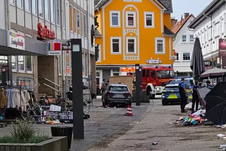 Mercedes drove into a pedestrian zone at high speed in Germany: 8 injured