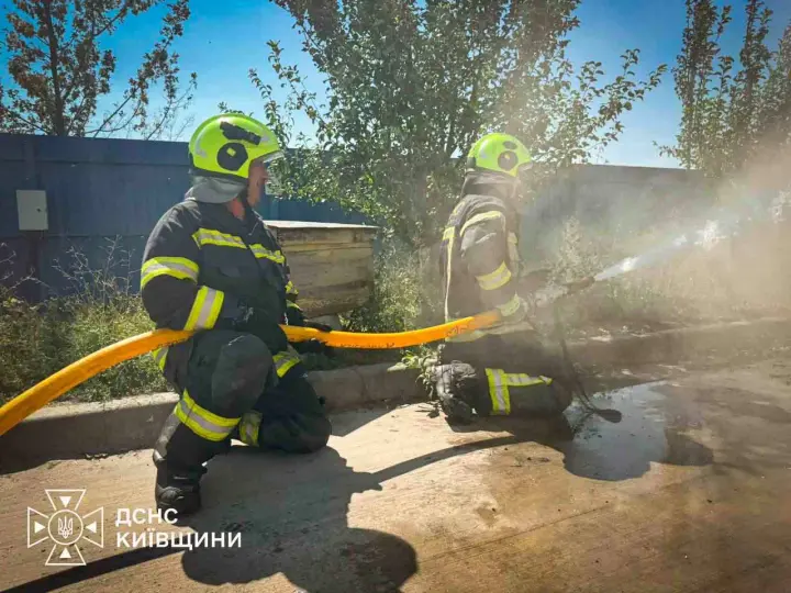 Удар рф по стоянці вантажівок на Київщині забрав життя двох людей, 9 постраждалих