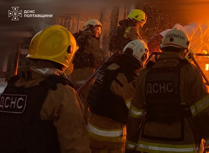 росія двічі вдарила по промисловому об’єкту на Полтавщині, спалахнула пожежа