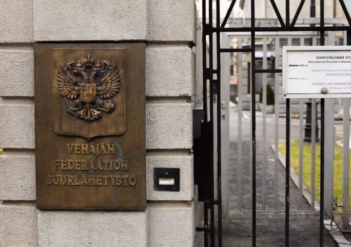 рф попросила Фінляндію заборонити демонстрації біля посольства під час виборів до думи
