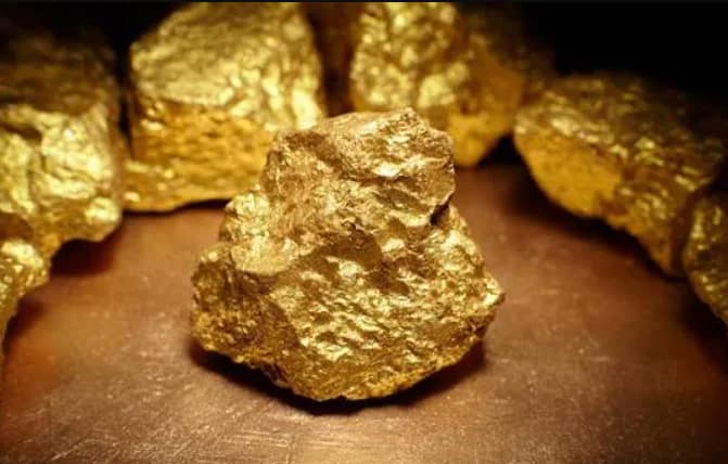 Золото наблизилося до тримісячного максимуму на тлі побоювань щодо долара