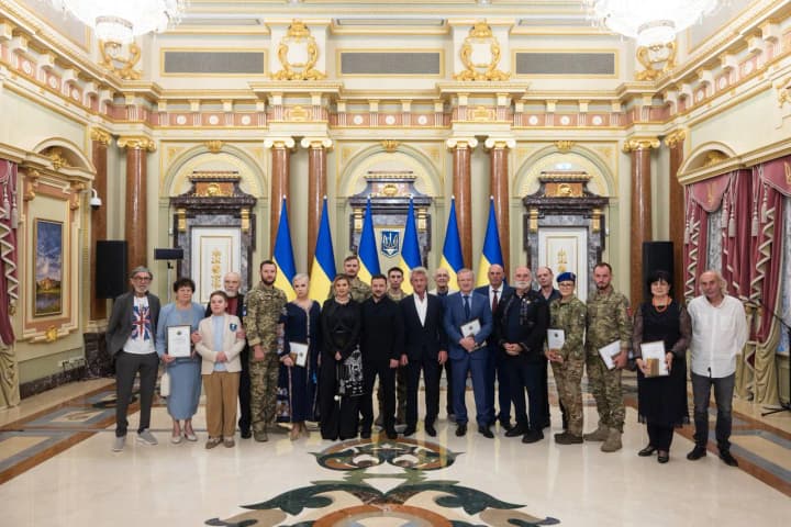 Zelenskyy honored 20 outstanding people with the state award "National Legend of Ukraine"