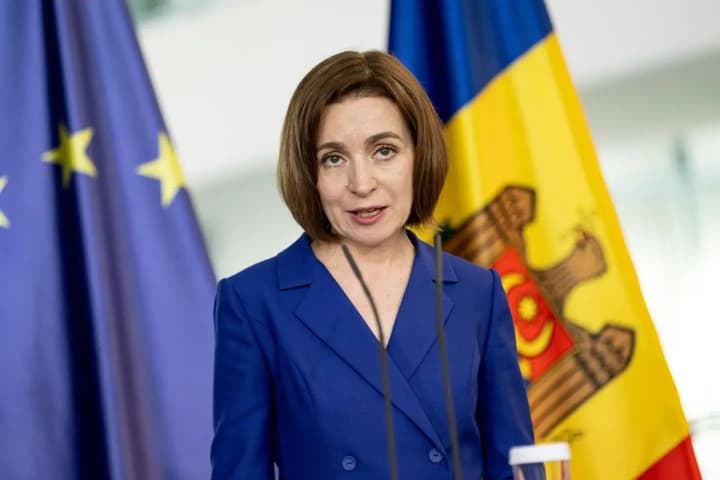 Санду назвала залякуванням проліт російських дронів над Молдовою