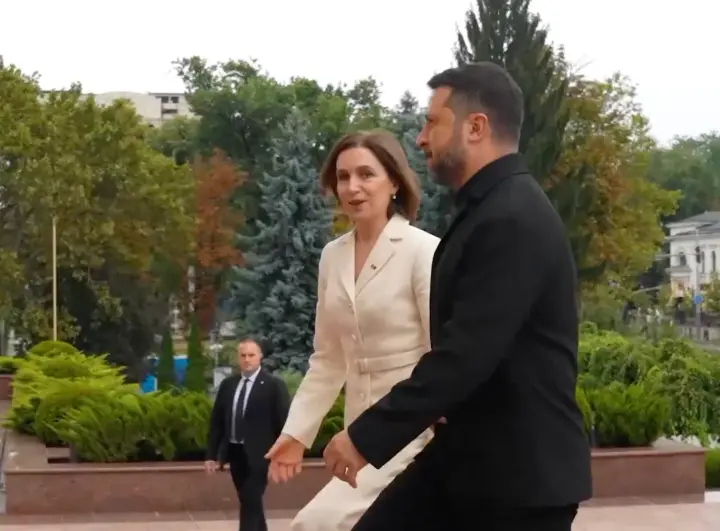 "It is important to be together and strengthen each other" — Zelenskyy met with Sandu in Chisinau