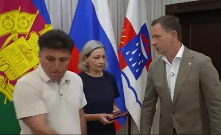 "Від душі вітаю": мер сочі привітав батьків загиблого в Україні військового