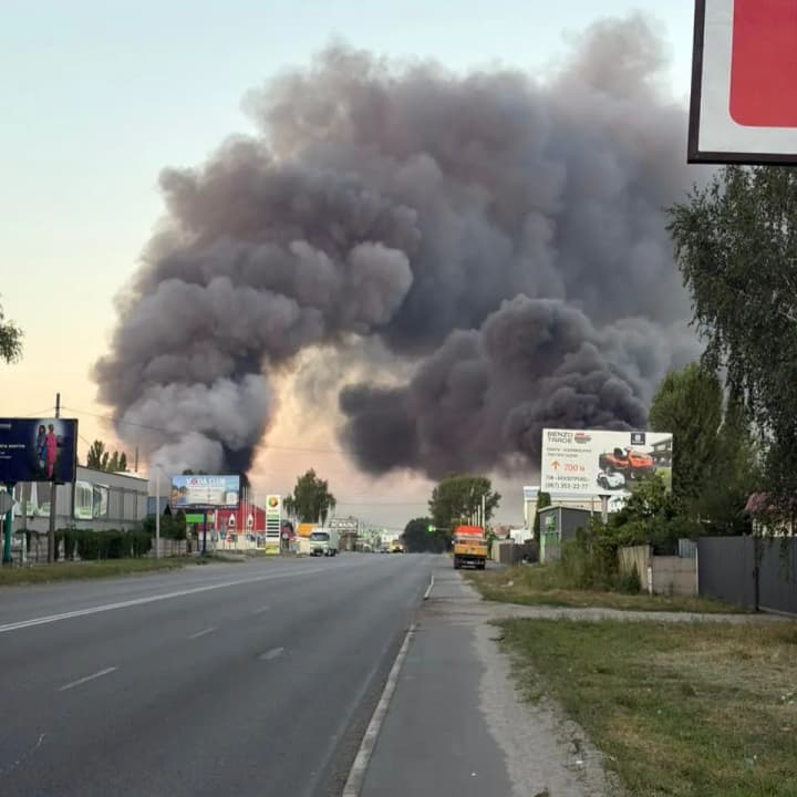 росіяни повторно вдарили по "Новій пошті" на Київщині під час ліквідації наслідків першого удару