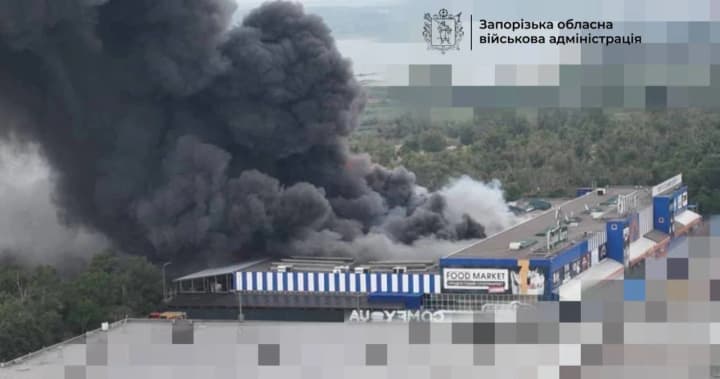 рф ударила по ТЦ в Запорожье, есть пострадавший