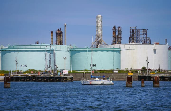 Нафта Brent підскочила на 1,6% майже до $90 за барель через загострення на Близькому Сході