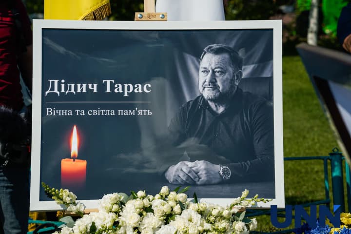 У Дмитрівці прощаються з головою громади Тарасом Дідичем - фото