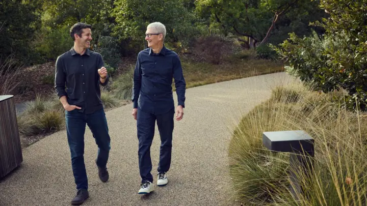 Тім Кук залишає посаду CEO Apple: що змінилося за 15 років і хто його замінить