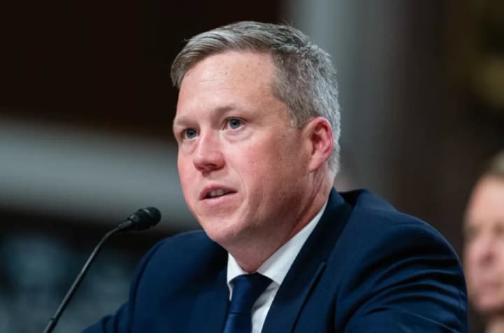 Министр армии США Дэниел Дрисколл подал в отставку после конфликтов с Хегсетом