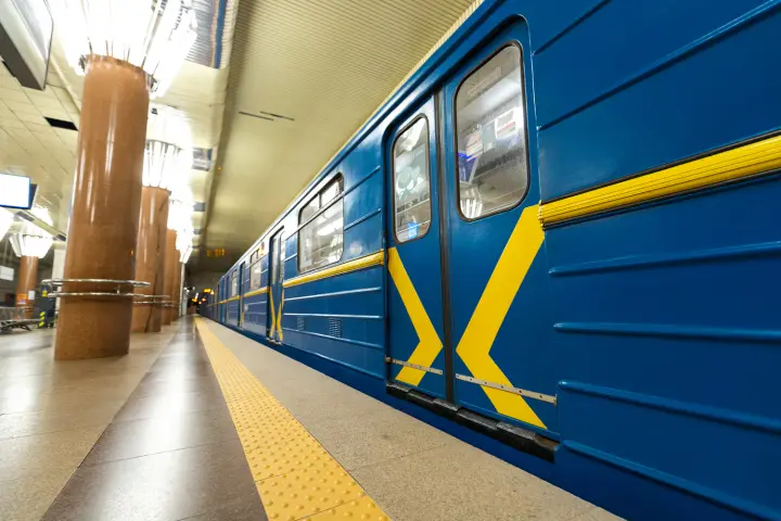 In Kyiv, the “green” metro line will operate during the yellow alert level, and the curfew will be shortened, Zelenskyy says