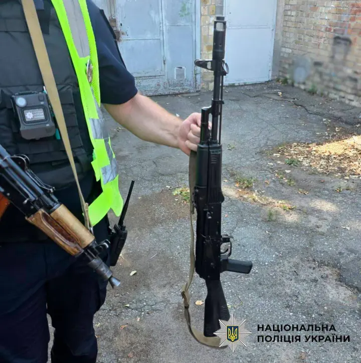 У Києві військового затримали через погрози автоматом перехожому - поліція