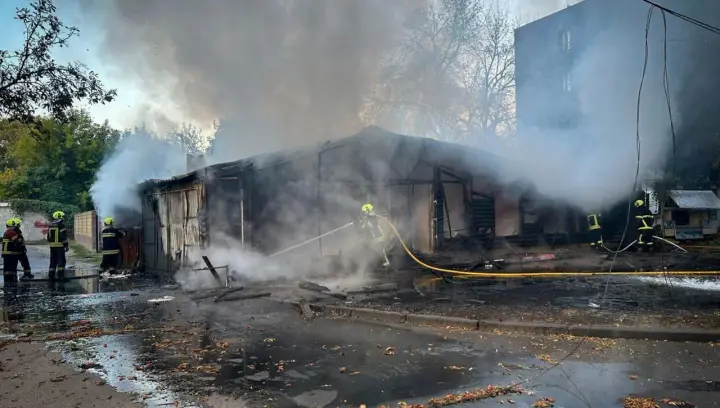 На Київщині горить склад із лікарськими засобами після російської атаки - Корецький