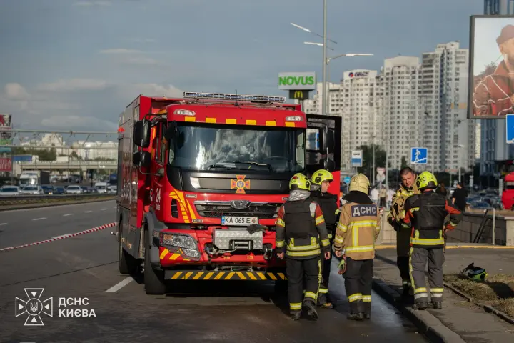 Ворог продовжує атакувати столицю: кількість поранених зросла до 6, після влучання у 9-поверхівку спалахнула пожежа