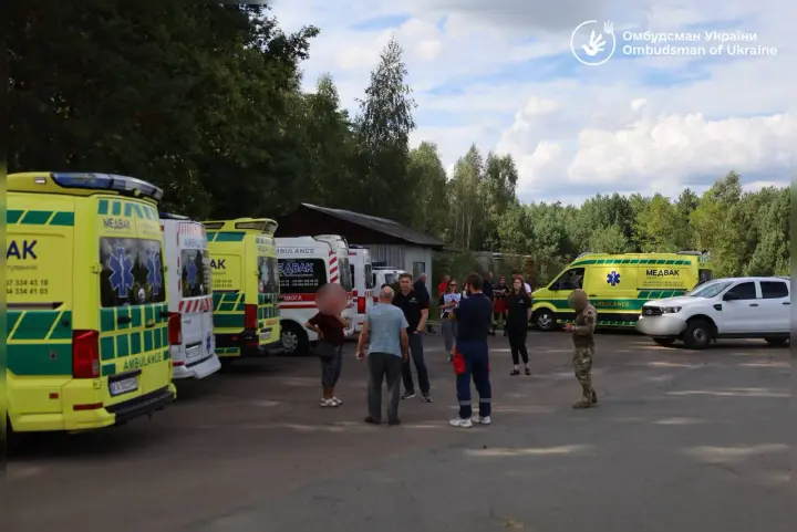 Літні, маломобільні і тяжкохворі - Україні вдалось повернути з окупації ще 13 громадян