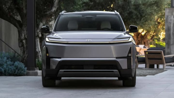 Toyota отложила запуск электрического Highlander - СМИ