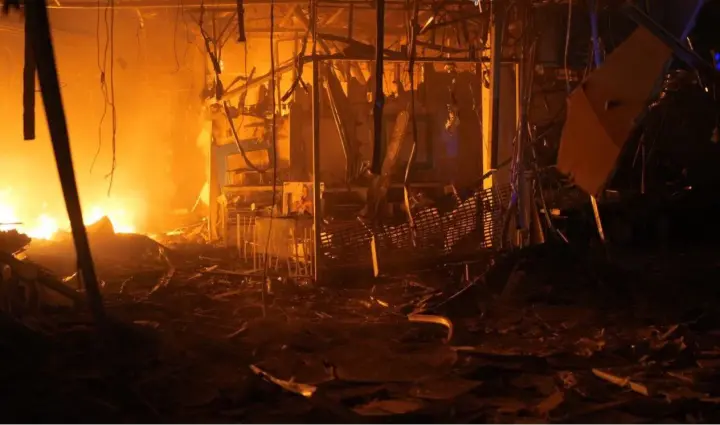 Night drone attack on Zaporizhzhia: shopping center catches fire