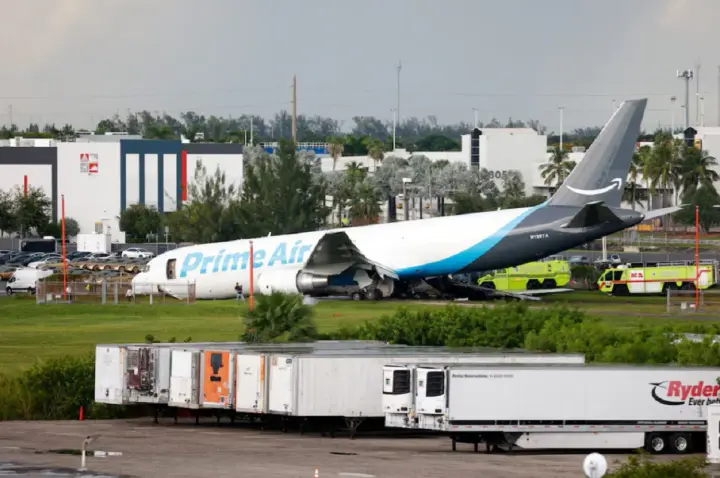 A cargo plane crashed into a car while landing in Miami — 5 people were killed