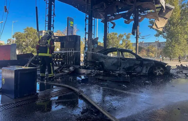In Kyiv, Russians struck a gas station near the Respublika shopping mall with a drone — there are casualties