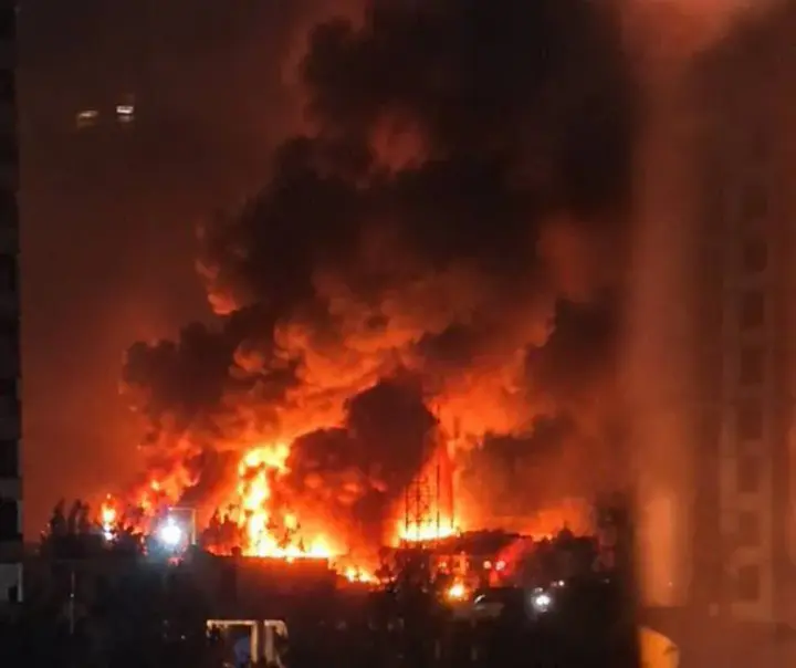 Під Києвом спалахнула масштабна пожежа: ймовірно, після атаки безпілотника