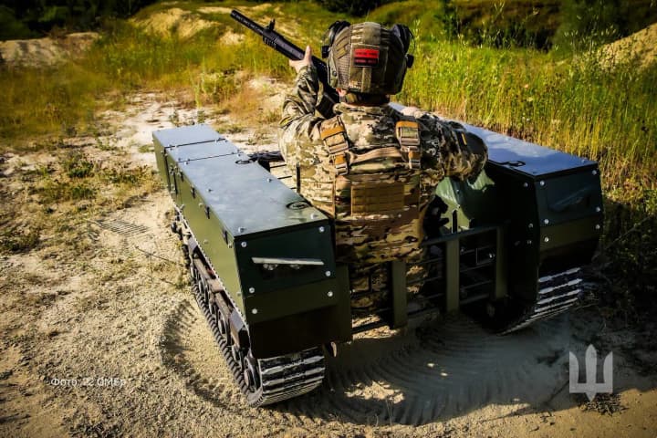 Стало известно, сколько военных и техники потеряла Россия за сутки на фронте