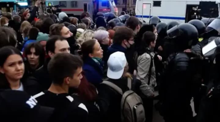 In Russia, they have begun talking about a new "wave of panic": people are preparing to flee the country for fear of mobilization – AP