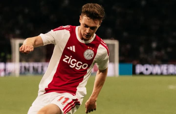 Tsyhankov scored his debut goal for "Ajax" 12 minutes after coming on