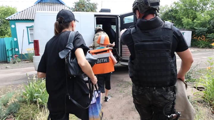 На Донеччині розширили зону примусової евакуації дітей
