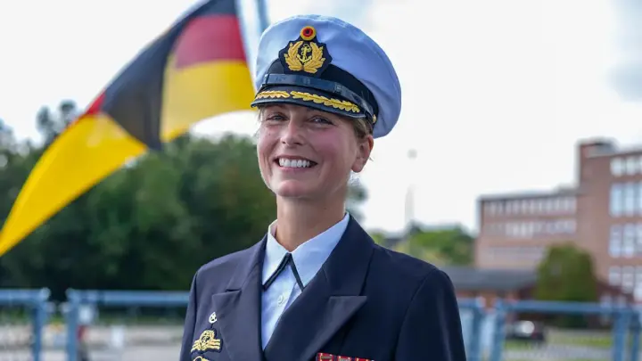 Бойовий корабель ВМС Німеччини вперше очолила жінка