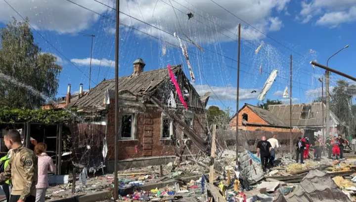 Russians strike Sumy with guided aerial bombs: six injured