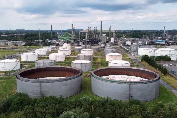 Саудівська Аравія припиняє частину поставок нафти до Європи після удару по ключовому нафтопроводу