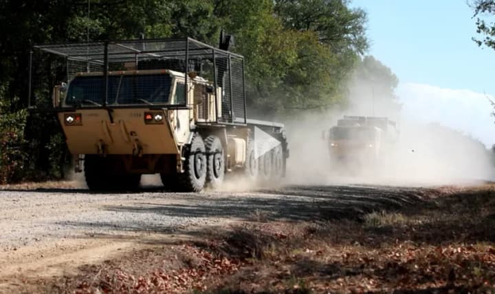 The United States adopts Ukraine’s experience — military HMMWV and HEMTT vehicles receive protection against drones