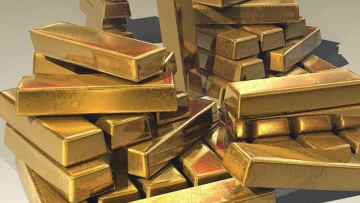 Золото дешевшає після першого за 3 роки підвищення ставки ФРС