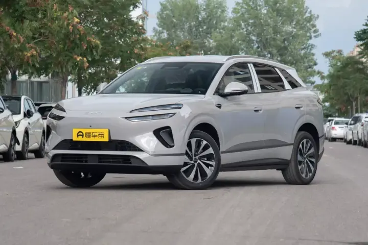 Українці в серпні придбали понад тисячу авто з Китаю з абсолютною перевагою електромобілів