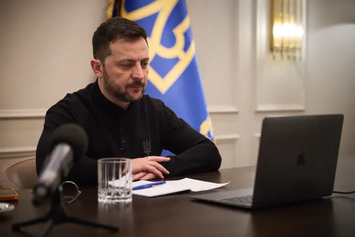 Зеленський: Китай може зупинити війну, але більше на боці рф