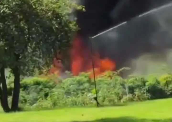 An F-16 fighter jet crashed in the United States: the pilot ejected, two police officers were hospitalized