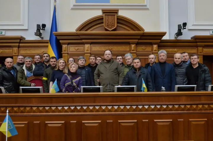 Верховна Рада майже на місяць припинила пленарні засідання, депутати повернуться 13 жовтня
