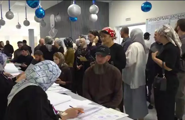 Elections to the Russian State Duma: United Russia has 53.5% of the vote; ballot stuffing was not absent