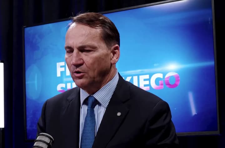 Sikorski reported how much of Russia’s capacity Ukraine has destroyed and threatened the Russians with aircraft