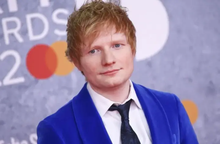 Ed Sheeran broke down in tears on stage and apologized after the scandal involving Macklemore