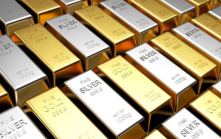 Gold holds near $4,375 per ounce after the Fed’s first rate hike since 2023