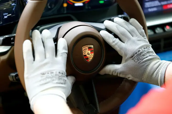 Porsche стає тягарем для групи Volkswagen - ЗМІ