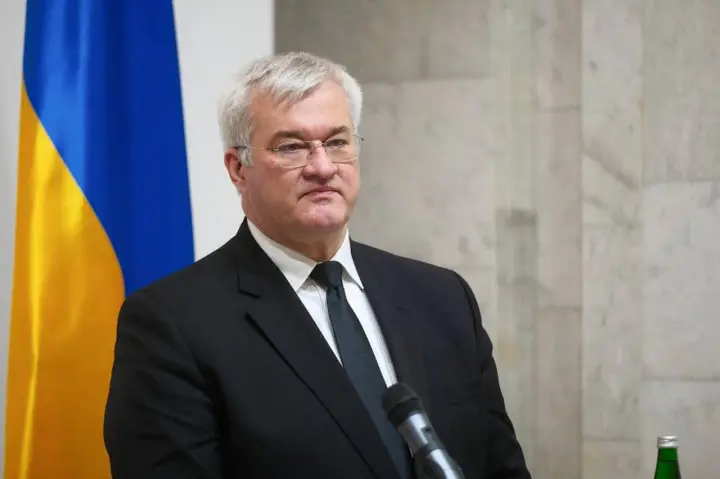 У Києві назвали скасування санкцій проти Усманова та Фрідмана ганебним, але "святкування у москві ще можна зіпсувати"
