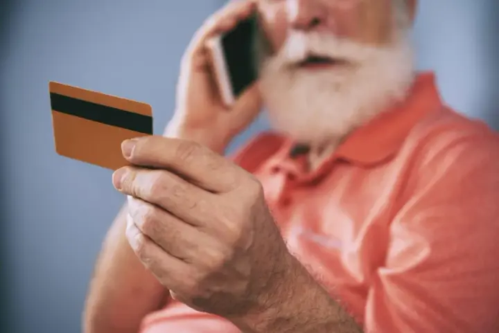 What can lead to a pension card being blocked and how to restore access to the money