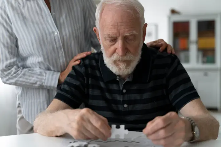 Alzheimer’s disease: which symptoms should raise concern and what may reduce the risk
