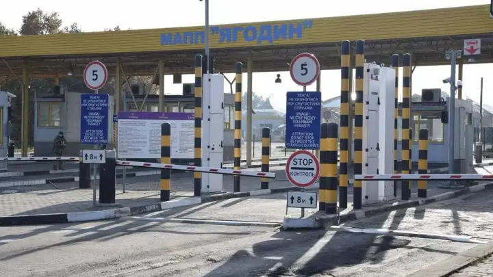 Влучання ворожого дрона біля кордону з Польщею: ударною хвилею пошкоджено будівлю КПП "Ягодин" та на в’їзд в термінал