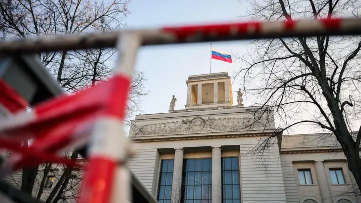 В Германии усилили контроль за посольством рф и связанными с кремлём бизнесменами