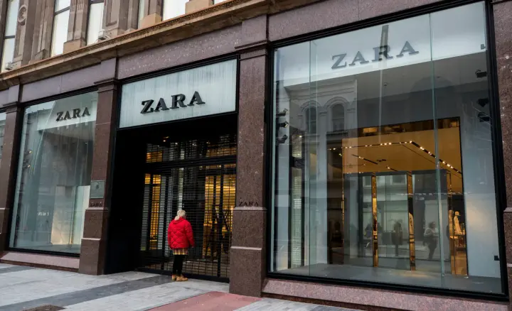 Zara потрапила у скандал через дитячий костюм на Гелловін, який нагадує робу в'язнів концтаборів