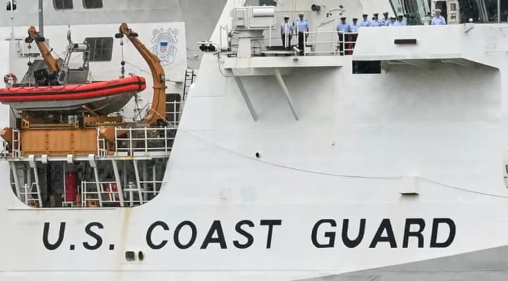 An aircraft carrying people disappeared over the ocean after departing from Bermuda, with the pilot declaring an emergency